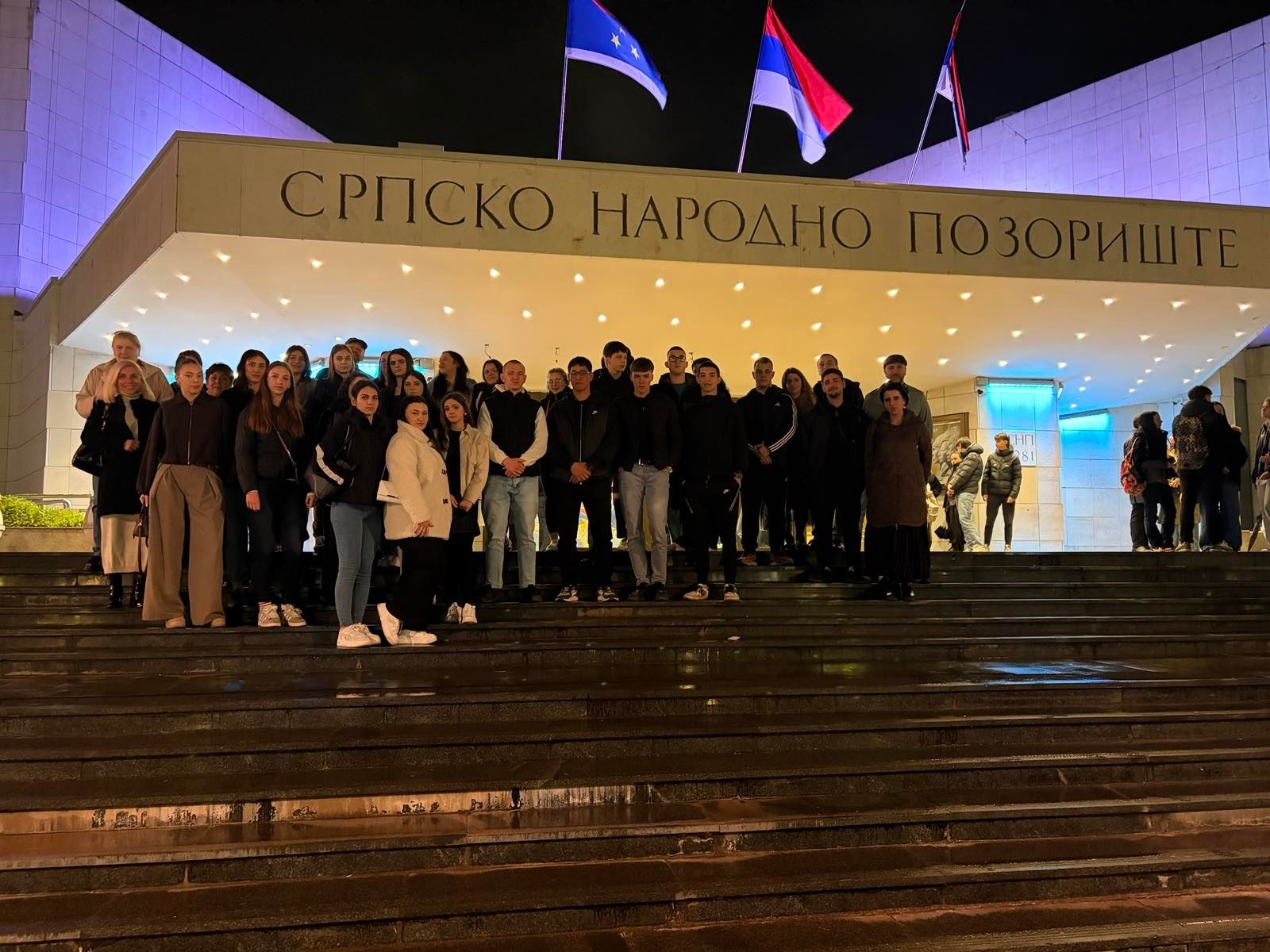 Ученици средње школе из Сечња посетили Српско народно позориште у Новом Саду